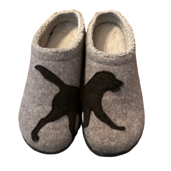L.L. Bean Shoes - L.L. Bean Dog Design Slippers. Size 9. Tan and Brown.